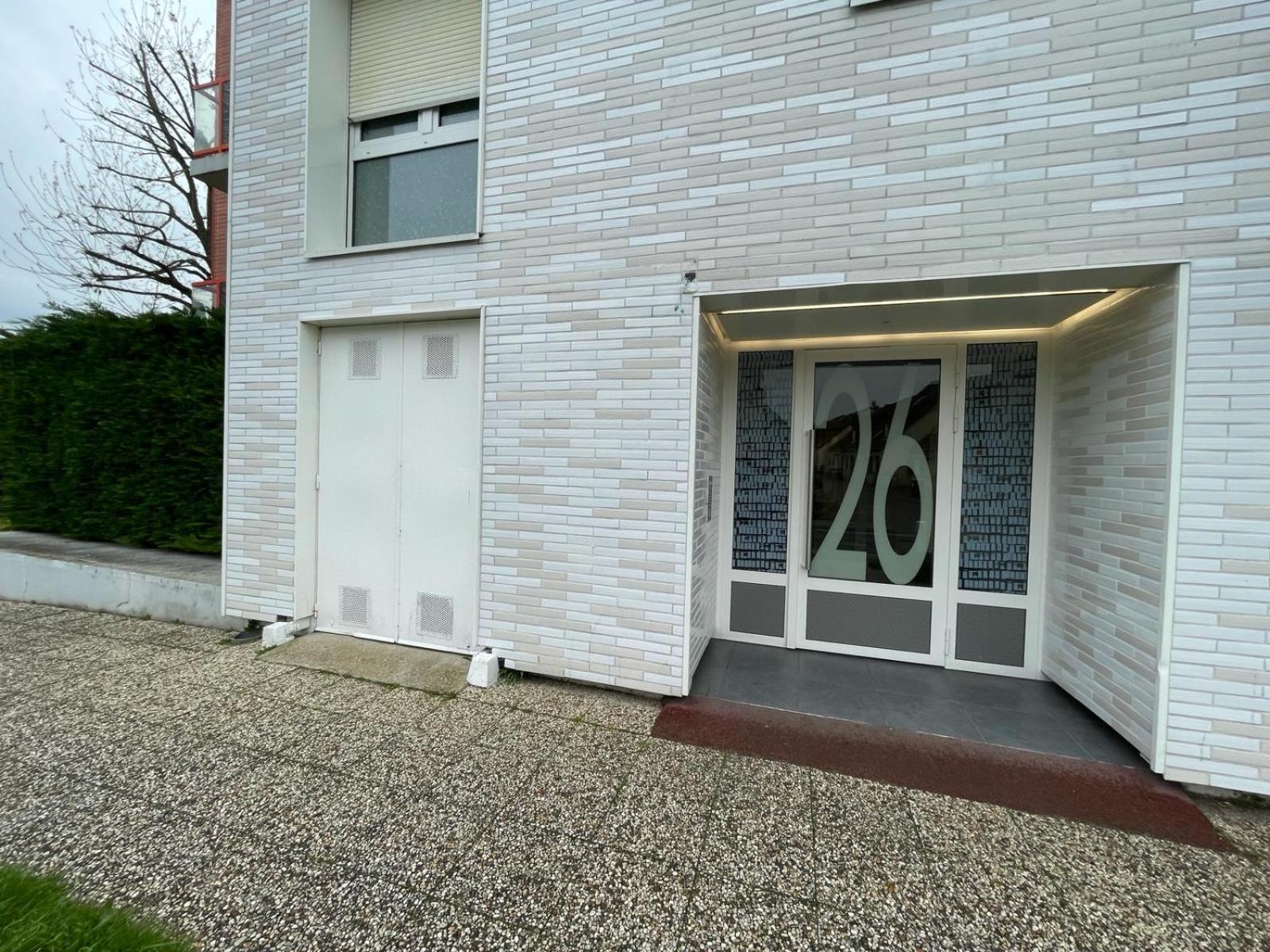 شقة F3 Cosy A Cergy A 10 Minutes De La Gare Cergy Prefecture Et Proche Essec المظهر الخارجي الصورة