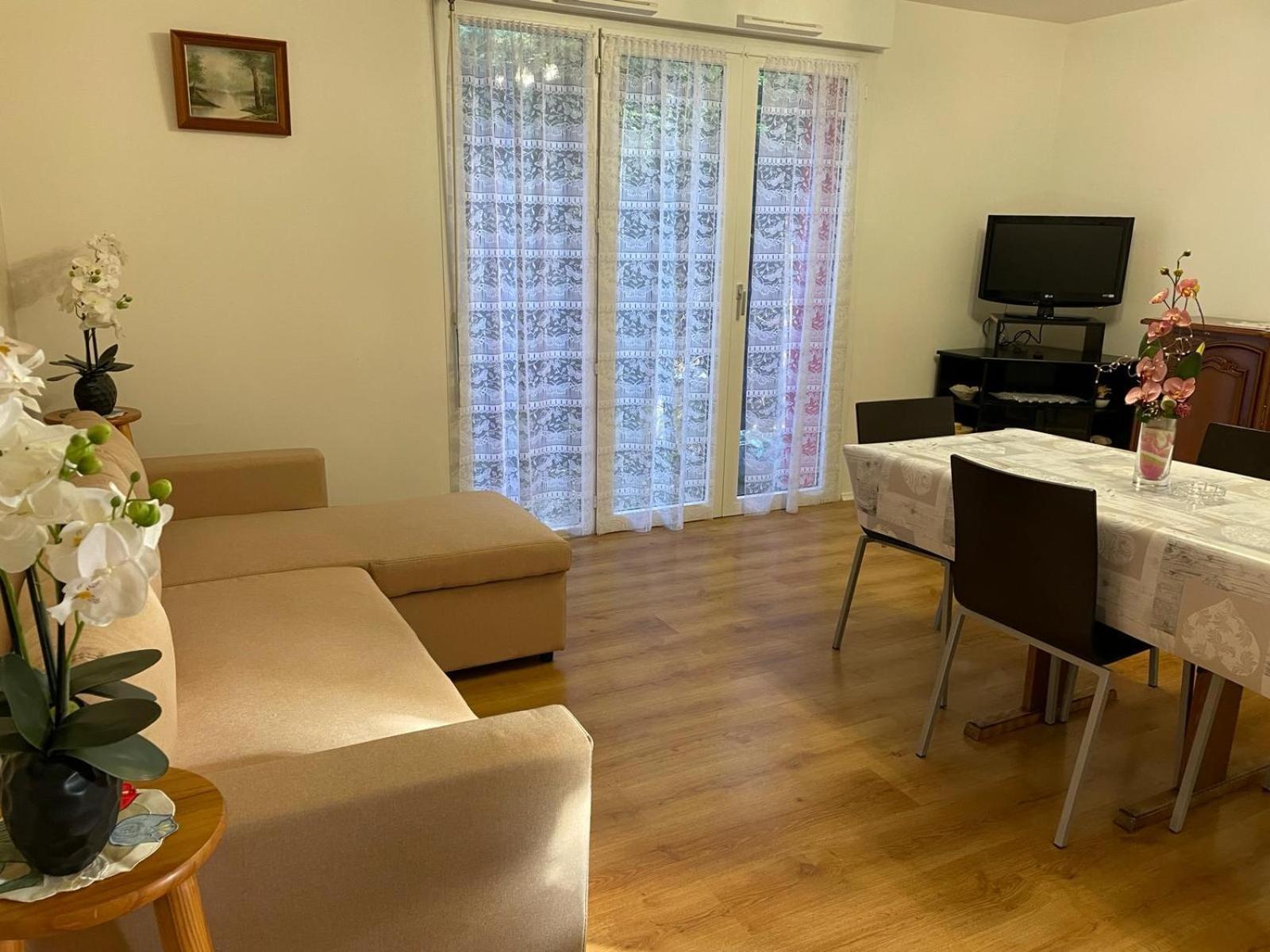 شقة F3 Cosy A Cergy A 10 Minutes De La Gare Cergy Prefecture Et Proche Essec المظهر الخارجي الصورة
